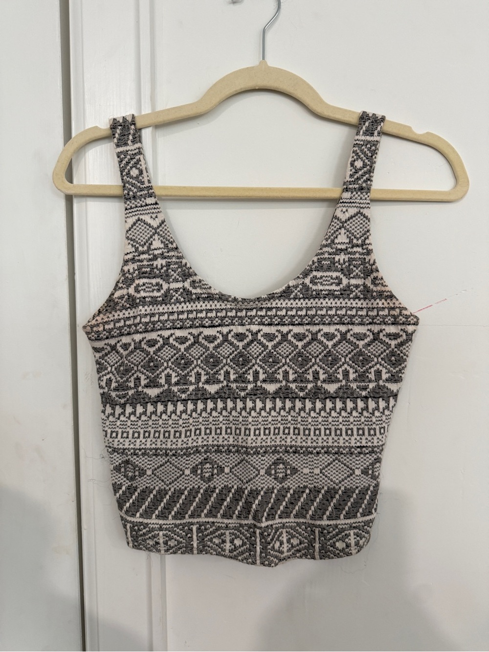 🔥 Hollister Geometric Tribal Knit Crop Top - EUC Size S 🔥